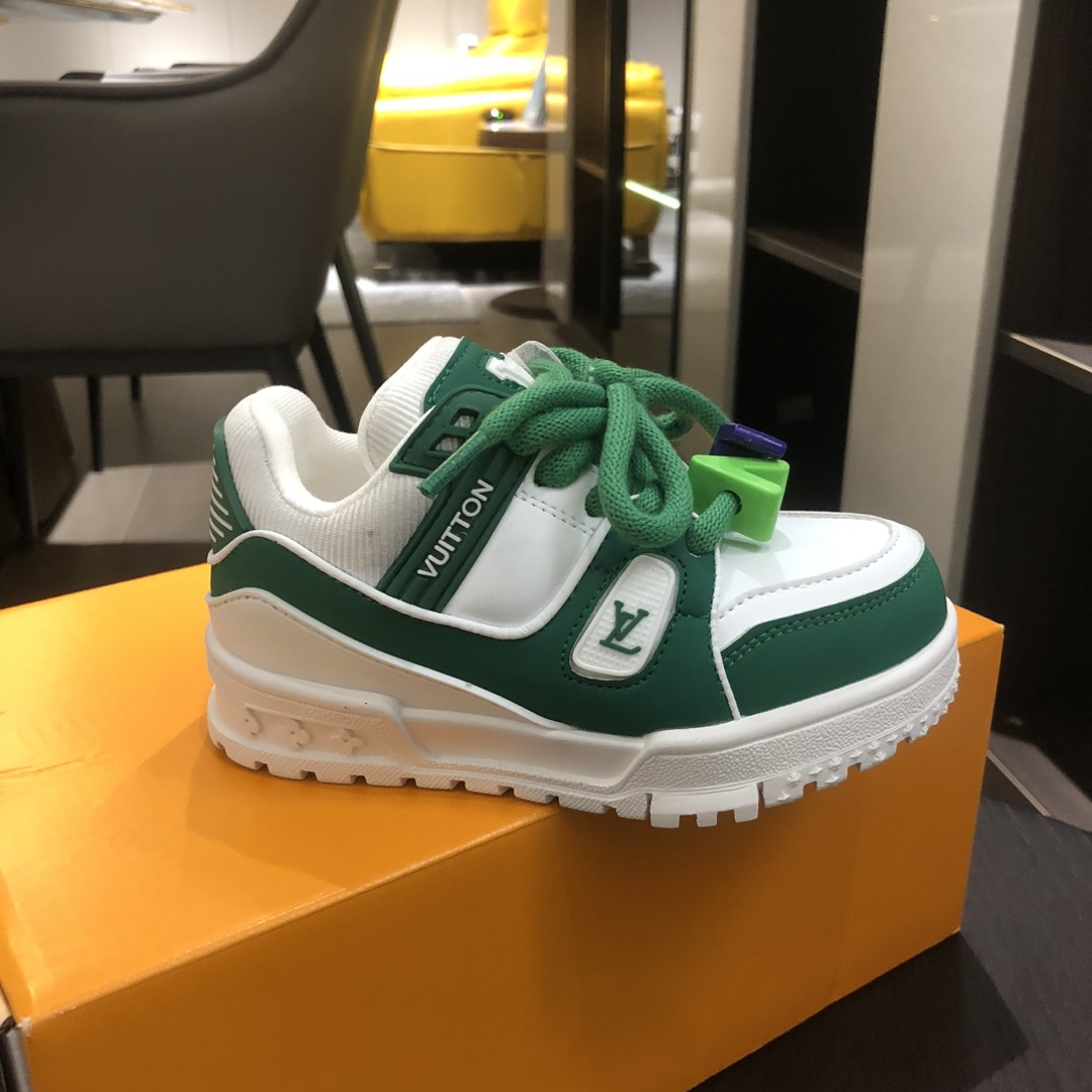 Children's shoes child
